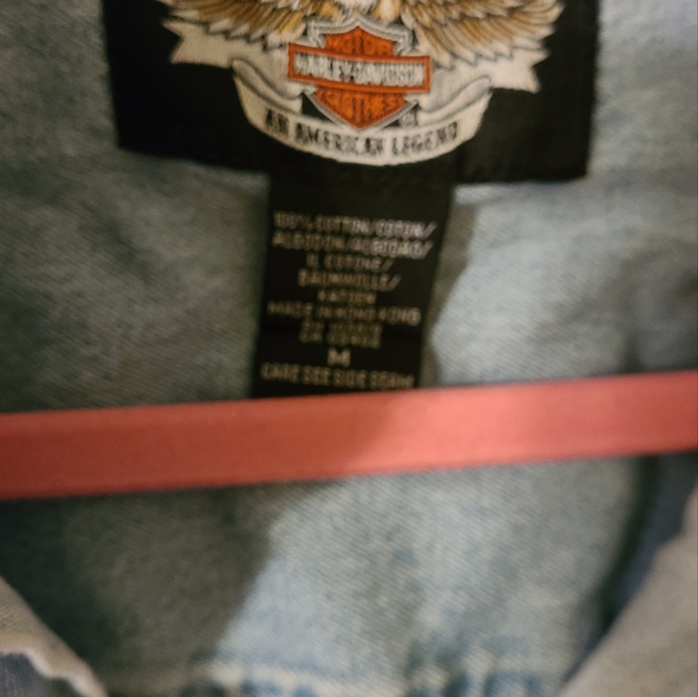 Long sleeve Men's Harley button up.